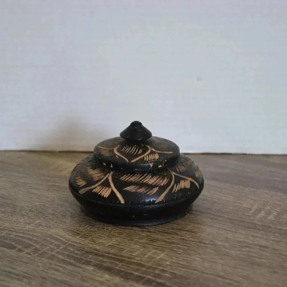 Vtg Hand Carved Wood Box  with Lid - Picture 4 of 6